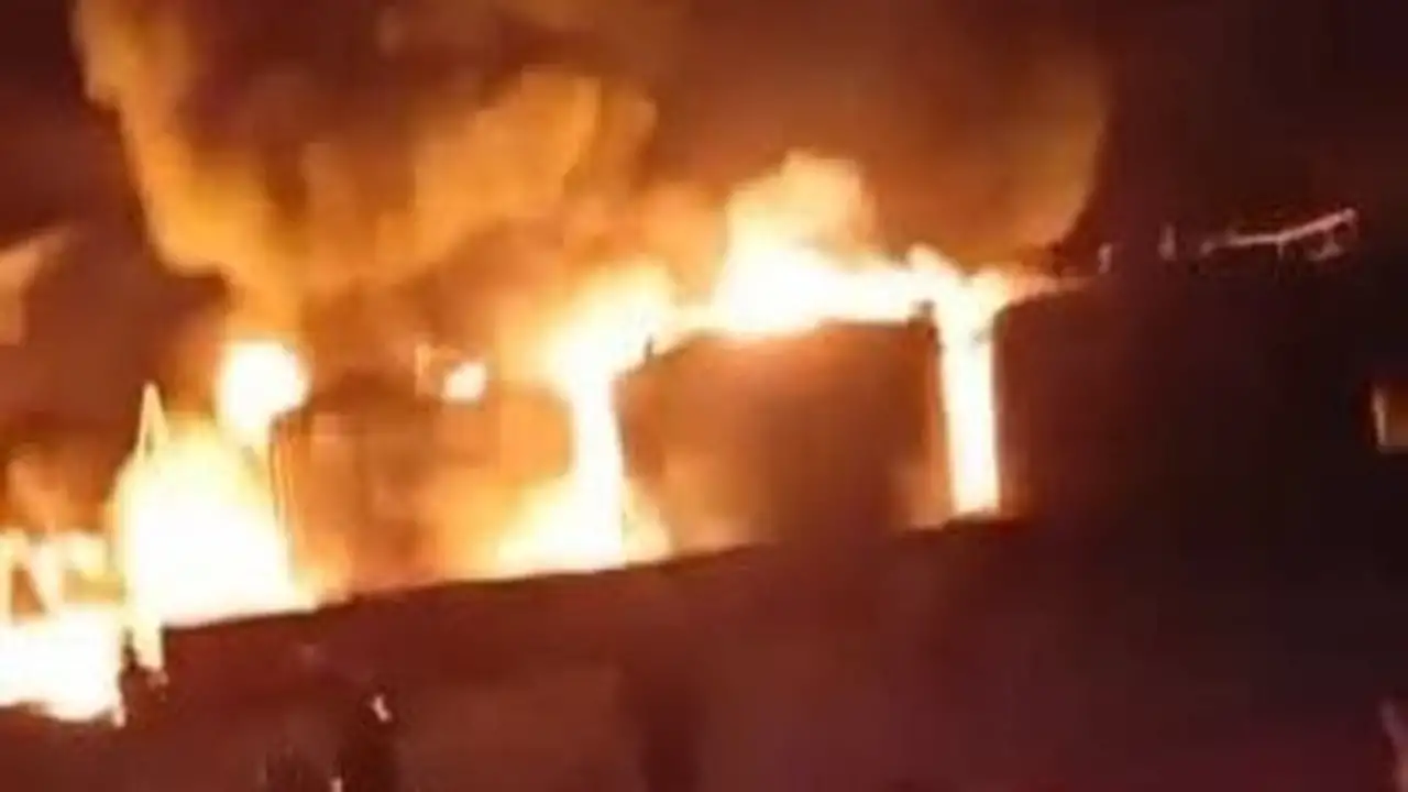 انفجار محطة خزانات وقود في أبو ظبي إثر هجوم طائرة مسيرة بون طيار